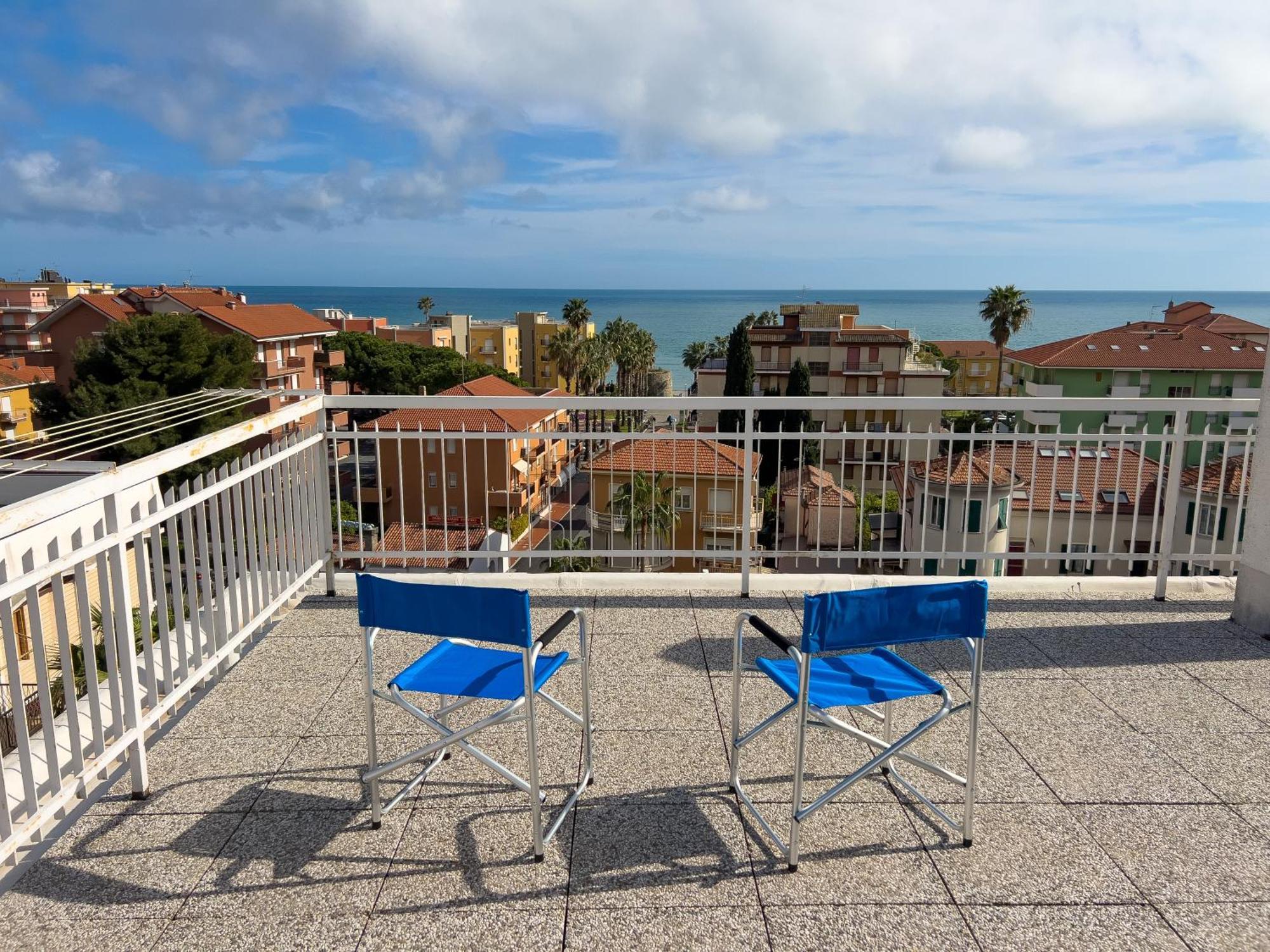 Casa Carlotta Apartment San Bartolomeo Al Mare Exterior photo